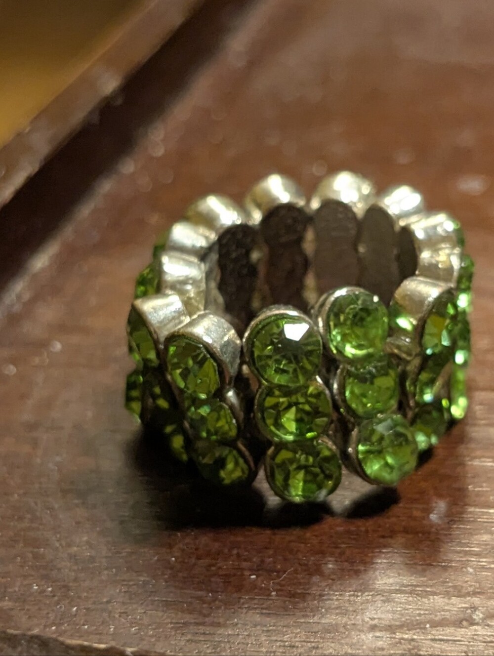 Vintage 80s 90s Triple Row Emerald Green Rhinestone Crystal Stretch Ring - Picture 4 of 14